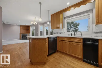 Interior photo 3 of 10 COLONIALE CO