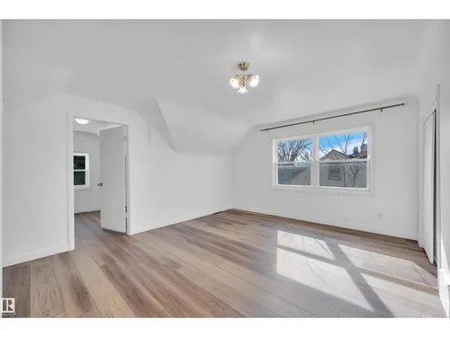 12436 75 ST NW, Edmonton - $399,900