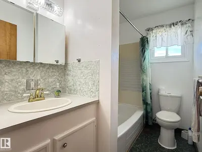 Interior photo 4 of 4608 52 AV