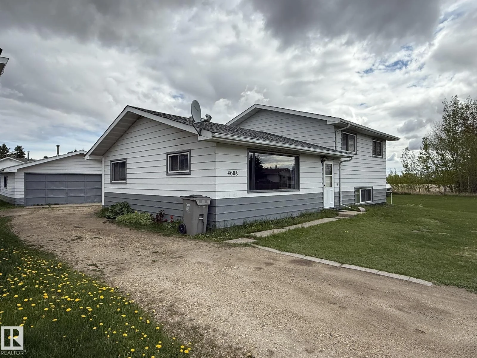 4608 52 AV, Warburg - 4 bedroom House for sale