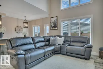 Interior photo 3 of 777 BERG LO