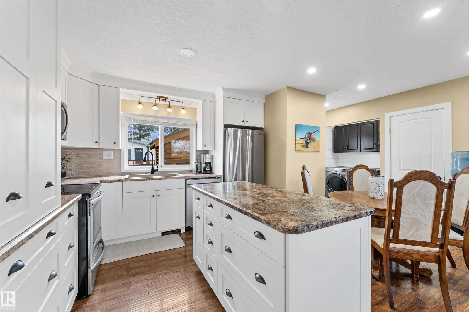 313 Main ST, Alcomdale - 2 bedroom Detached Single Family for sale