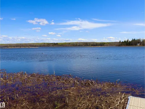 66-5516 TwpRd 593A LightningBay, Rural Barrhead County - $585,000