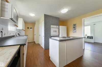 Interior photo 3 of 53031 RGE ROAD 43
