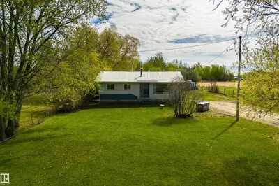 Interior photo 1 of 53031 RGE ROAD 43