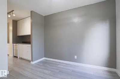 Interior photo 4 of 