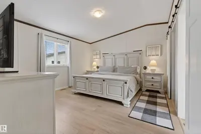 Interior photo 4 of 4819 52 ST