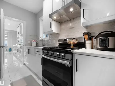 Interior photo 4 of 1427 150 AV NW