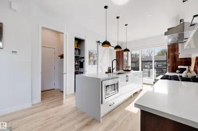 Interior photo 3 of 10948 118 ST NW