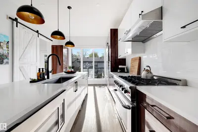 Interior photo 2 of 10948 118 ST NW