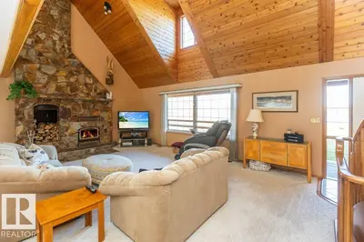 Interior photo 2 of 8 Sunrise DR Summer Village of Larkspur