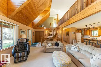 Interior photo 3 of 8 Sunrise DR Summer Village of Larkspur