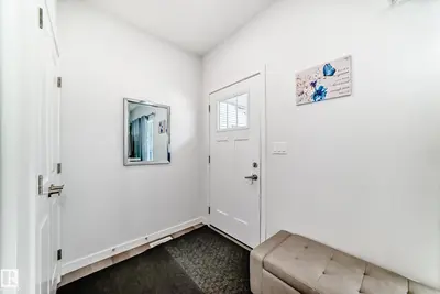 Interior photo 1 of 5167 Edgemont BV NW