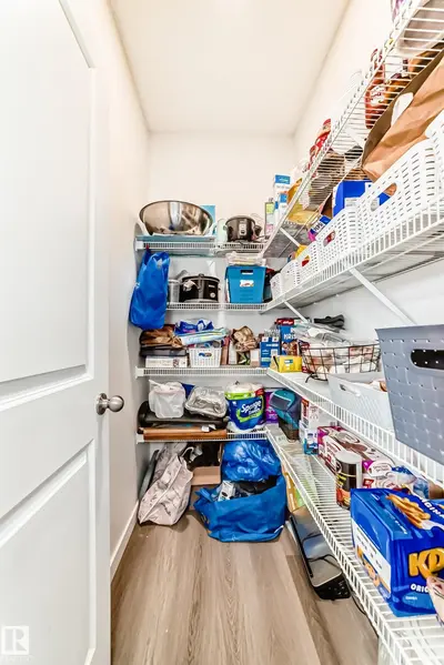 Interior photo 3 of 5167 Edgemont BV NW