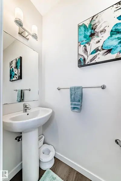 Interior photo 2 of 5167 Edgemont BV NW