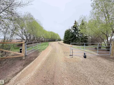Interior photo 1 of 60215 RGE ROAD 13