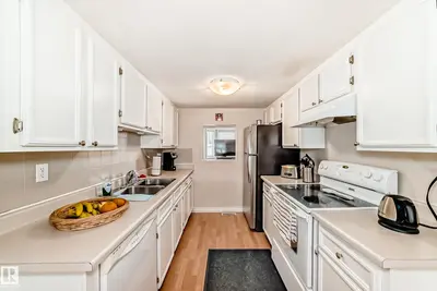 Interior photo 4 of #18 10453 20 AV NW