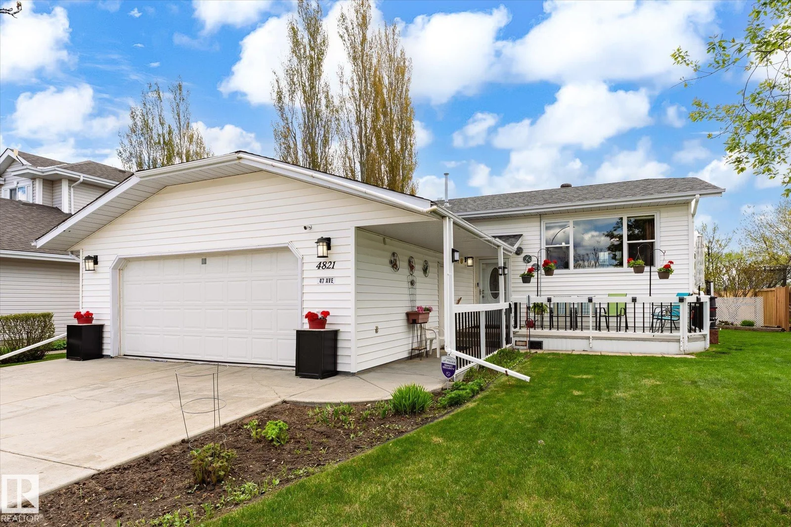 4821 47, Legal - 4 bedroom Detached Single Family for sale