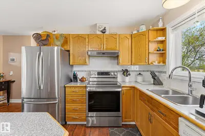 Interior photo 4 of 4821 47