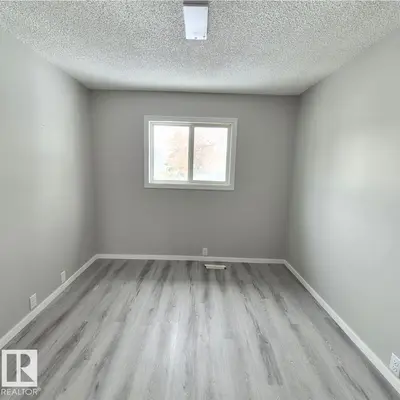 Interior photo 4 of 