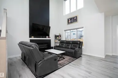 Interior photo 4 of 3620 41 Ave