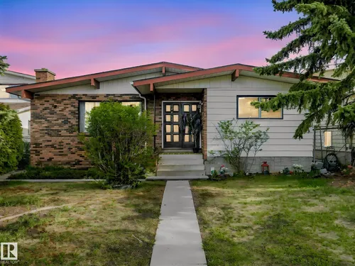 8715 41 AV NW, Edmonton - $474,500