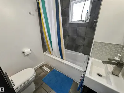 Interior photo 2 of 5510 Railway AV