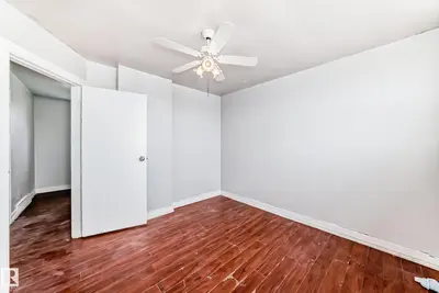 Interior photo 3 of 5013-5015 49 AV