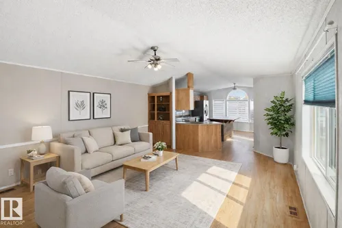 106 oakwood RD NW, Edmonton - $117,900