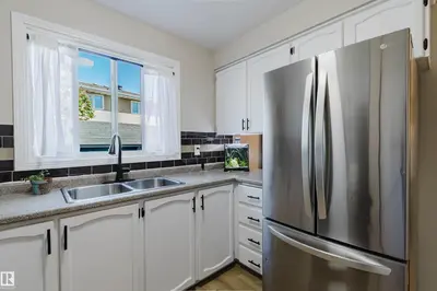 Interior photo 4 of 10946 BEAUMARIS RD NW