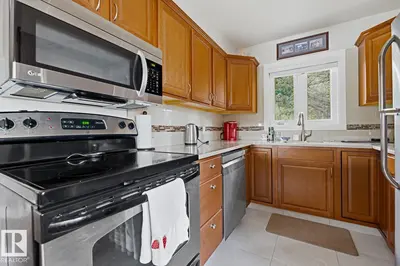 Interior photo 2 of 8754 STRATHEARN DR NW NW
