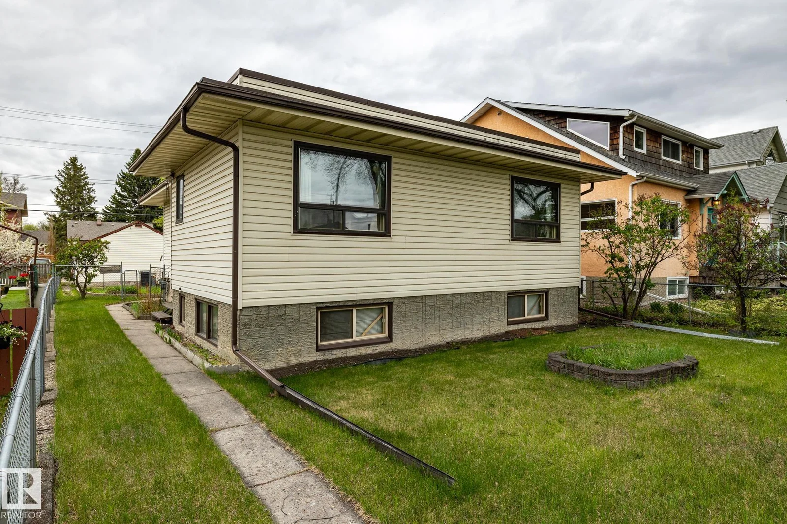 9839 81 AV NW, Edmonton - 4 bedroom Detached Single Family for sale