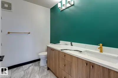 Interior photo 2 of 60 Cessy ST
