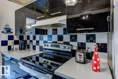 Interior photo 2 of #302 9916 113 ST NW