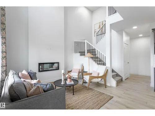 20841 15a AV NW, Edmonton - $549,900