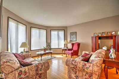 Interior photo 1 of 5426 53 AV