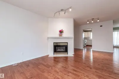 Interior photo 4 of #22 11105 9 AV NW