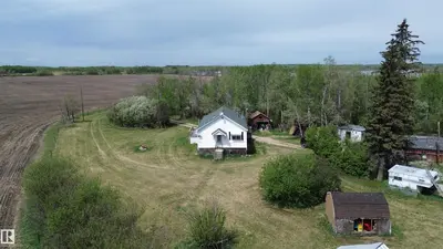 Interior photo 2 of 1209 Twp Rd 564