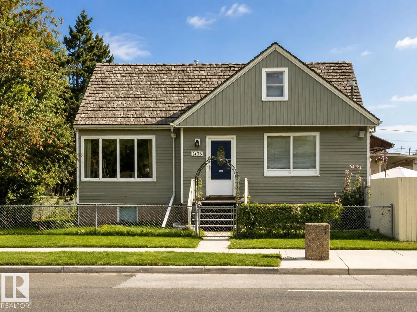 9724 122 AV NW, Edmonton - 1 bedroom Detached Single Family for sale