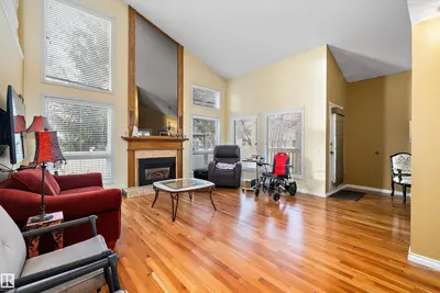 Interior photo 2 of 1027 109 ST NW