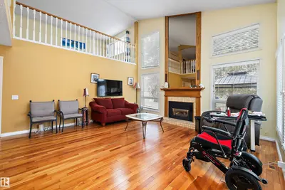 Interior photo 3 of 1027 109 ST NW