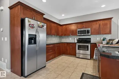 Interior photo 3 of 9 WOODBRIDGE LI