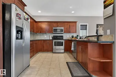 Interior photo 2 of 9 WOODBRIDGE LI