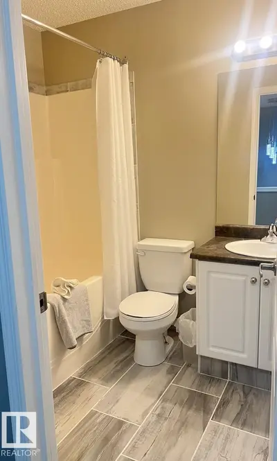 Interior photo 2 of #122 5001 62 ST