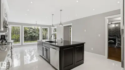Interior photo 2 of 303 WESTRIDGE RD NW