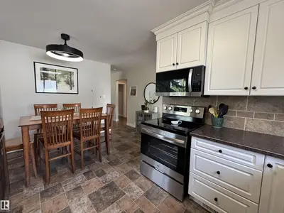 Interior photo 2 of 5504 51 Ave