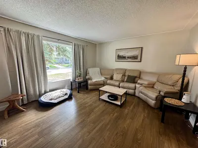 Interior photo 4 of 5504 51 Ave
