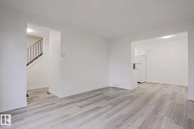 Interior photo 4 of 238 PRIMROSE GARDENS GD NW