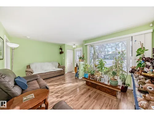 3634 113 AV NW, Edmonton - $345,000