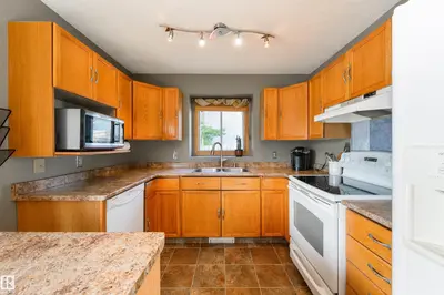 Interior photo 2 of 4012 44 AV